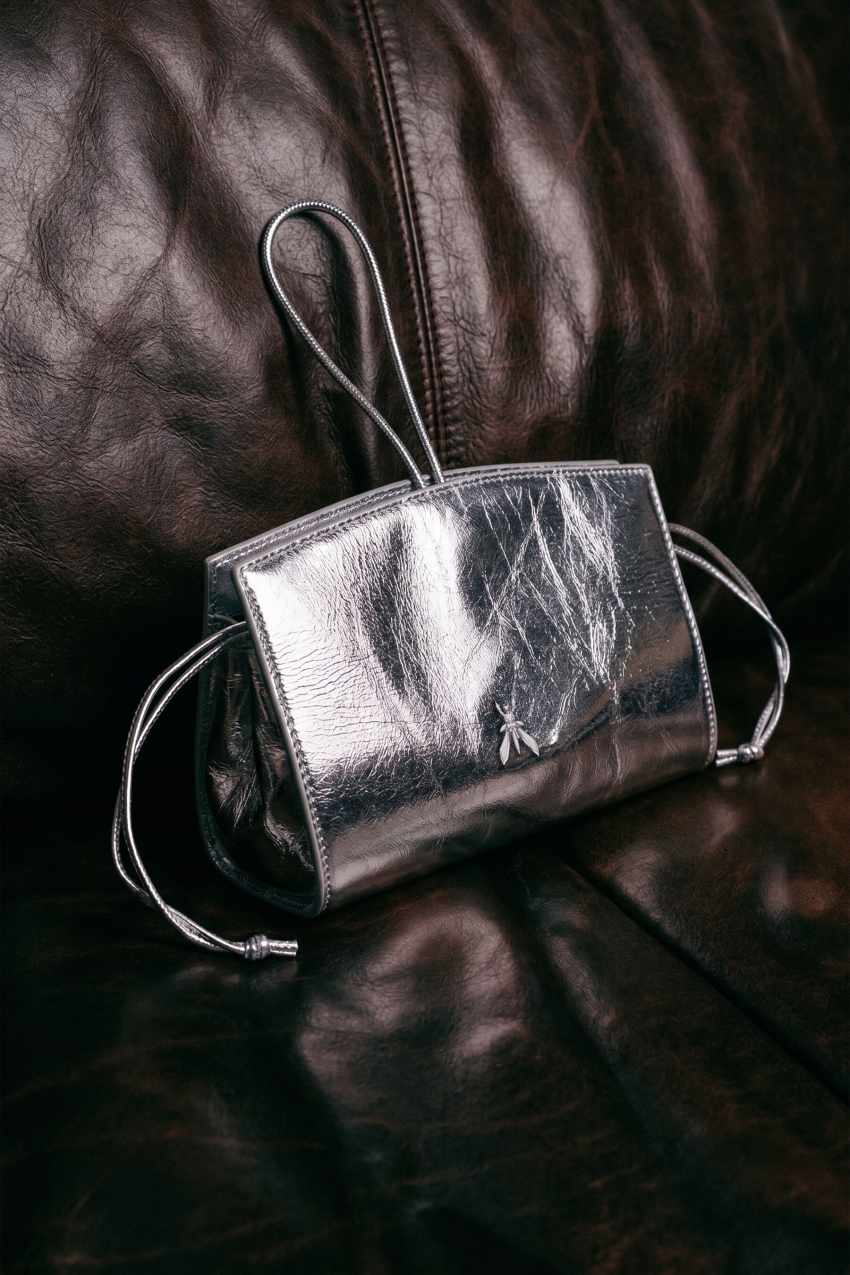 Kopertówka mini ze skóry laminowanej