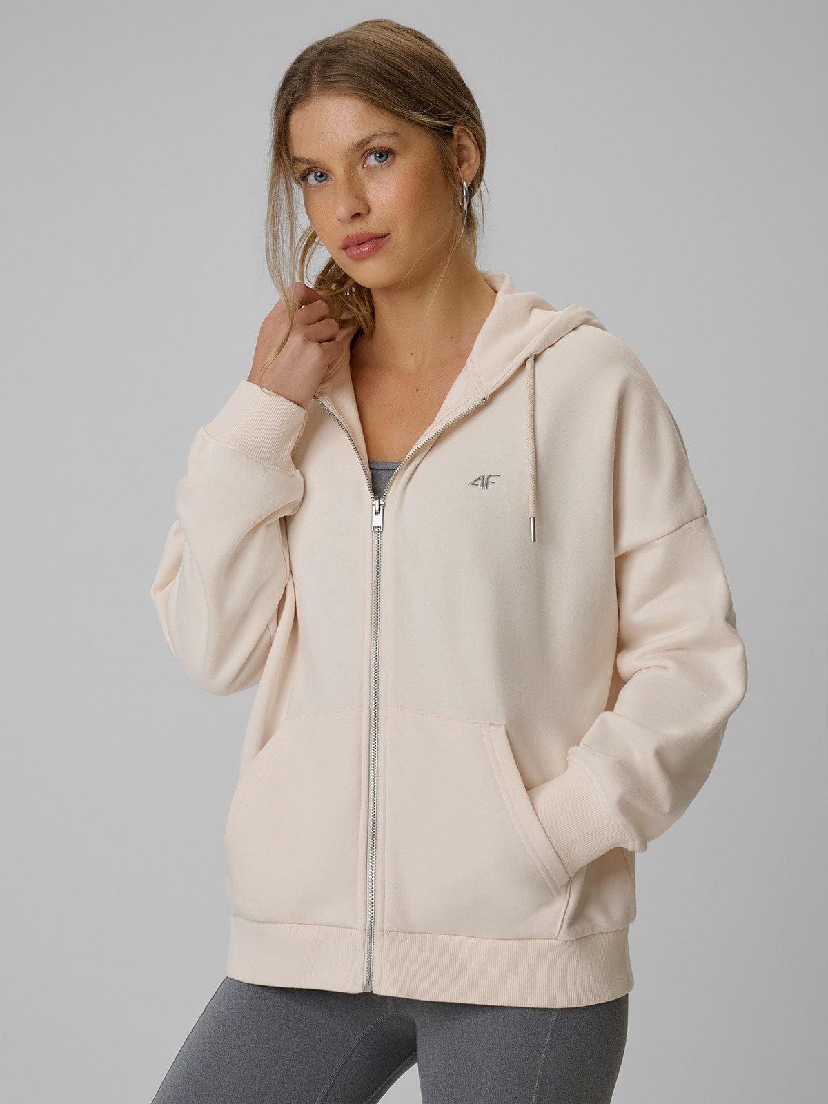 4F Bluza dresowa loose z kapturem damska - kremowa XS