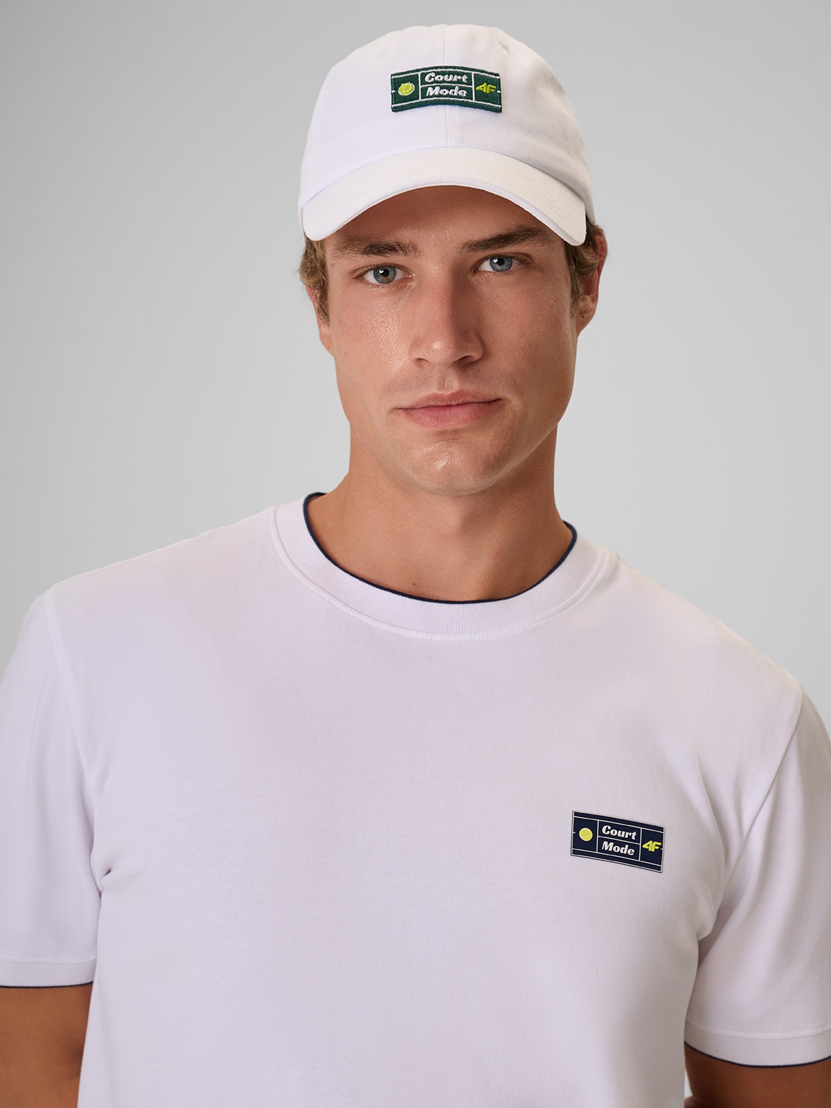 4F Czapka z daszkiem strapback męska - biała S/M (58cm)