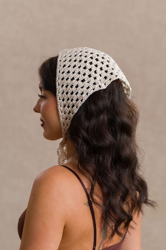 Letnia rumiankowa chustka bandana z cekinami bawełniana