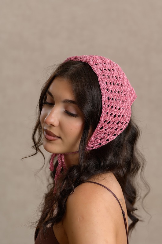 Letnia różowa chustka bandana z cekinami bawełniana