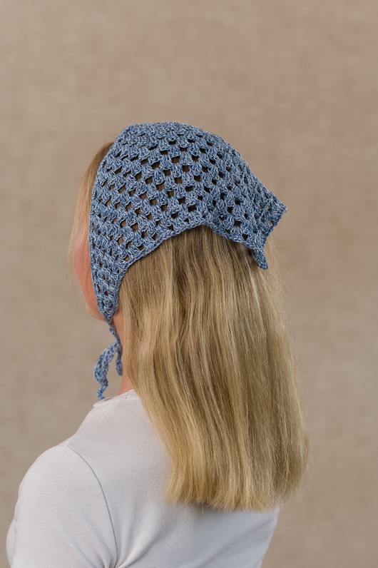 Letnia błękitna chustka bandana z cekinami bawełniana