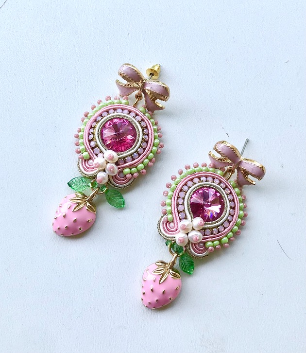 Sutaszowe kolczyki STRAWBERRY pink
