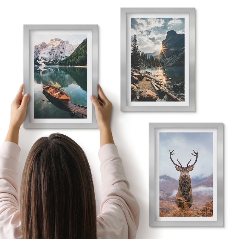 Galeria ścienna 3-częściowy komplet obrazów w srebrnych ramach - Górskie jezioro łódź zachód słońca jeleń w naturze - ArtPrintCave