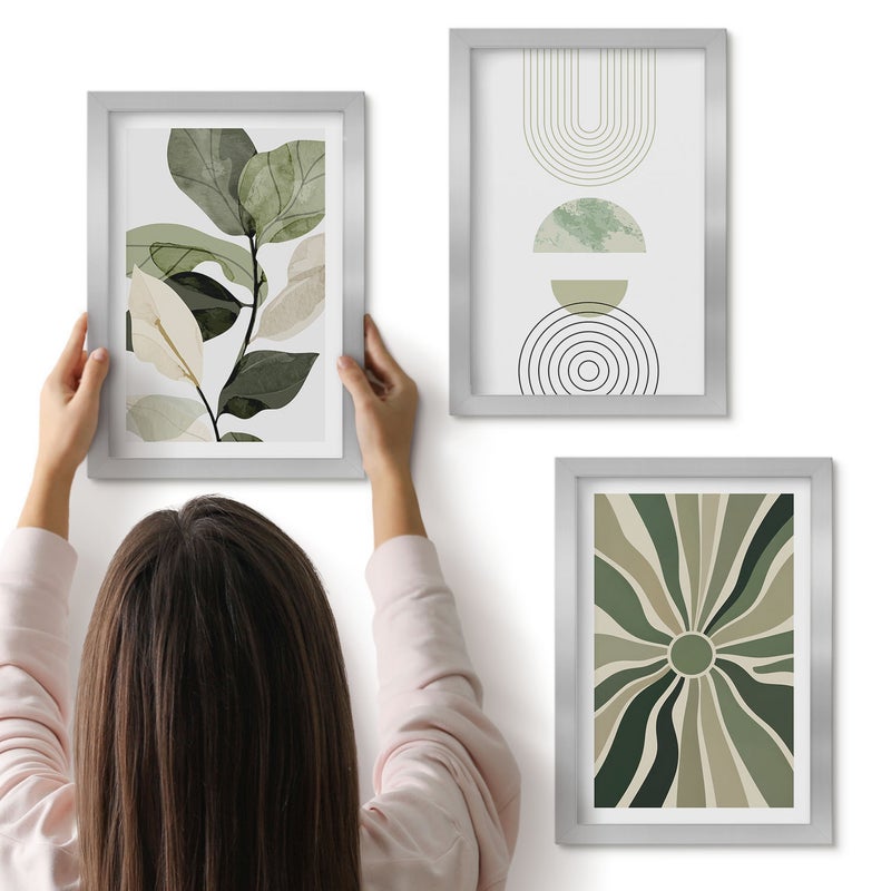 Galeria ścienna 3-częściowy komplet obrazów w srebrnych ramach - Roślinne motywy z geometrycznymi kształtami w zieleni - ArtPrintCave