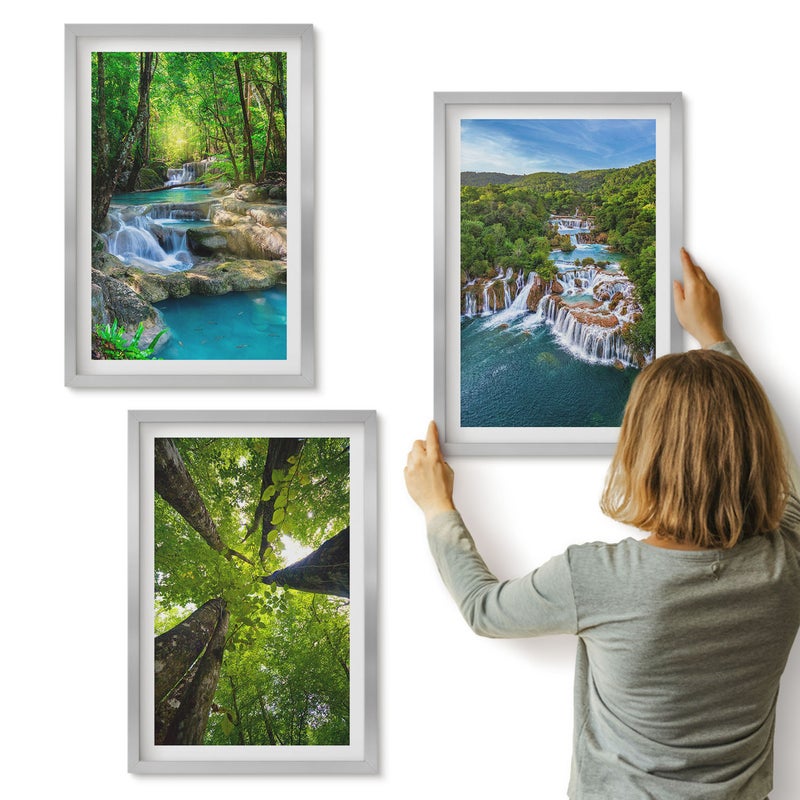 Galeria ścienna 3-częściowy komplet obrazów w srebrnych ramach - Wodospady w zielonym lesie z krystalicznie czystą wodą - ArtPrintCave