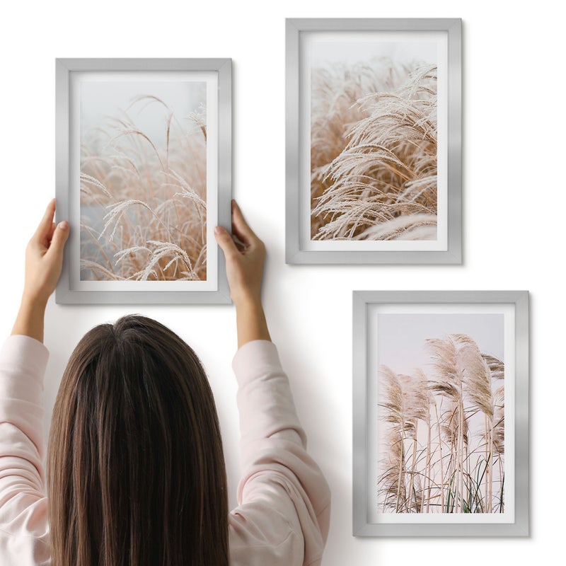 Galeria ścienna 3-częściowy komplet obrazów w srebrnych ramach - Pola traw w delikatnych odcieniach brązu i beżu - ArtPrintCave