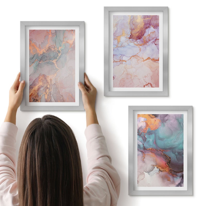 Galeria ścienna 3-częściowy komplet obrazów w srebrnych ramach - Abstrakcyjne wzory w pastelowych kolorach z akcentami - ArtPrintCave