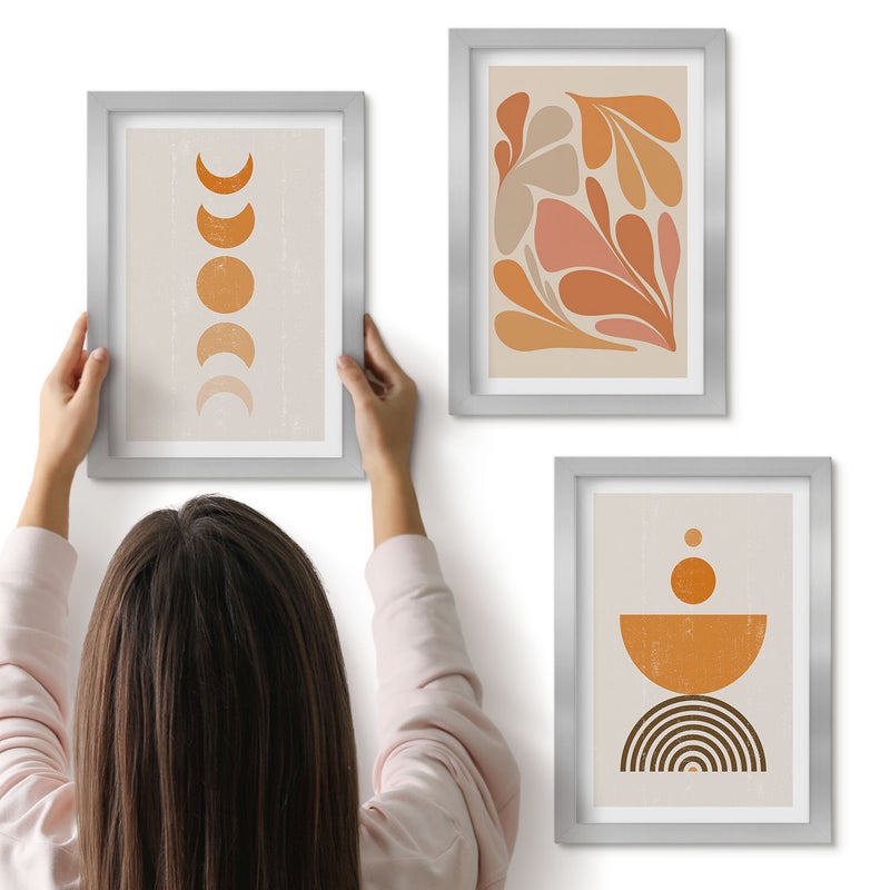 Galeria ścienna 3-częściowy komplet obrazów w srebrnych ramach - Abstrakcyjne kształty w odcieniach pomarańczowych - ArtPrintCave