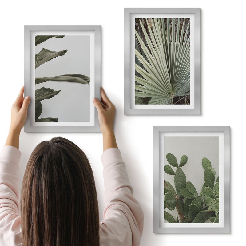 Galeria ścienna 3-częściowy komplet obrazów w srebrnych ramach - Liście roślin tropikalnych w pastelowych barwach - ArtPrintCave