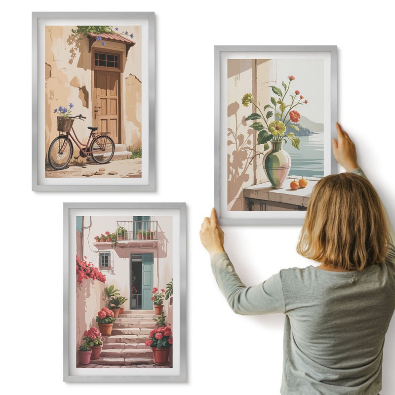 Galeria ścienna 3-częściowy komplet obrazów w srebrnych ramach - Malowane uliczki z kwiatami i rowerem - ArtPrintCave
