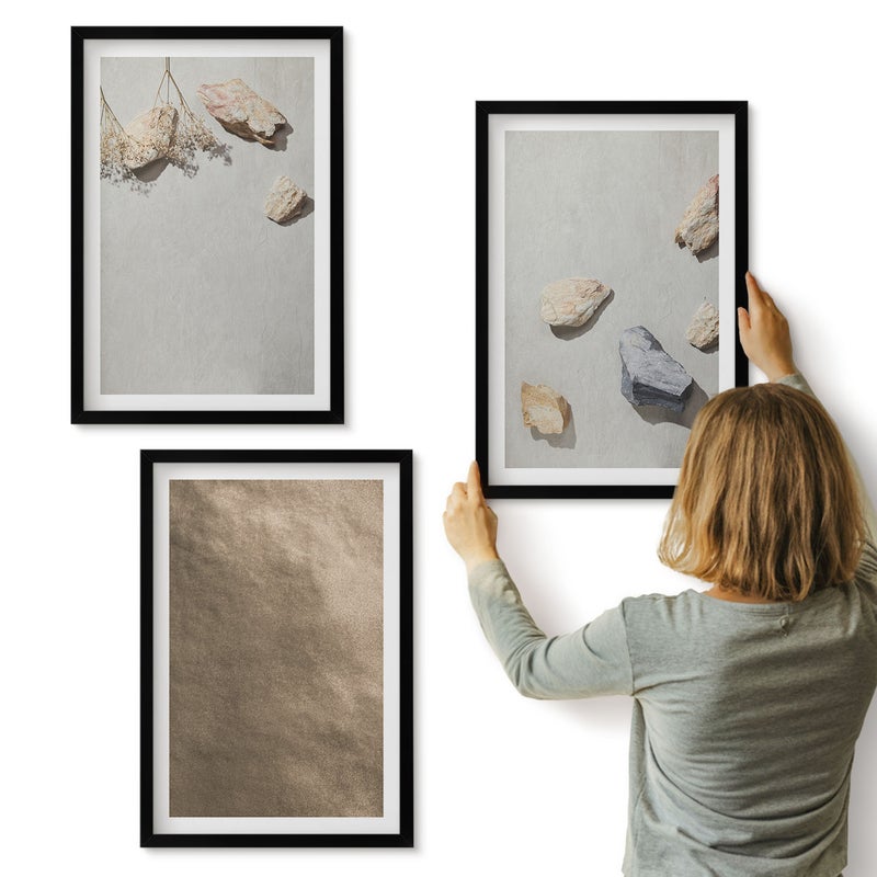 Galeria ścienna 3-częściowy komplet obrazów w czarnych ramach - Kamienie na plaży naturalne struktury - ArtPrintCave