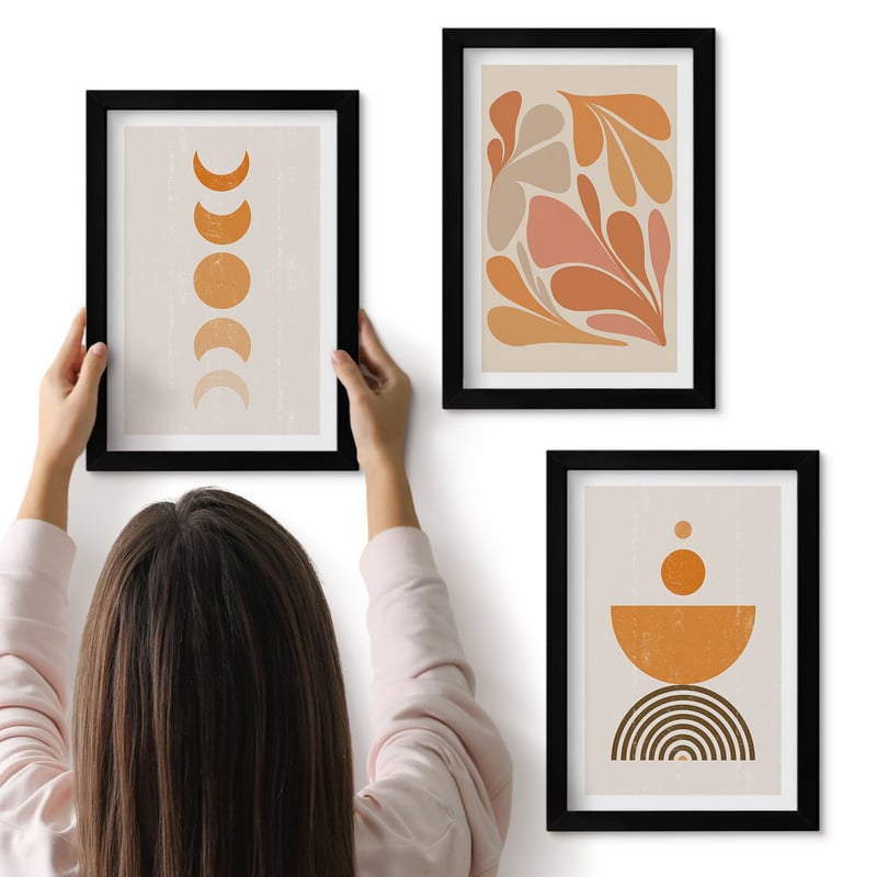 Galeria ścienna 3-częściowy komplet obrazów w czarnych ramach - Abstrakcyjne kształty w odcieniach pomarańczowych - ArtPrintCave
