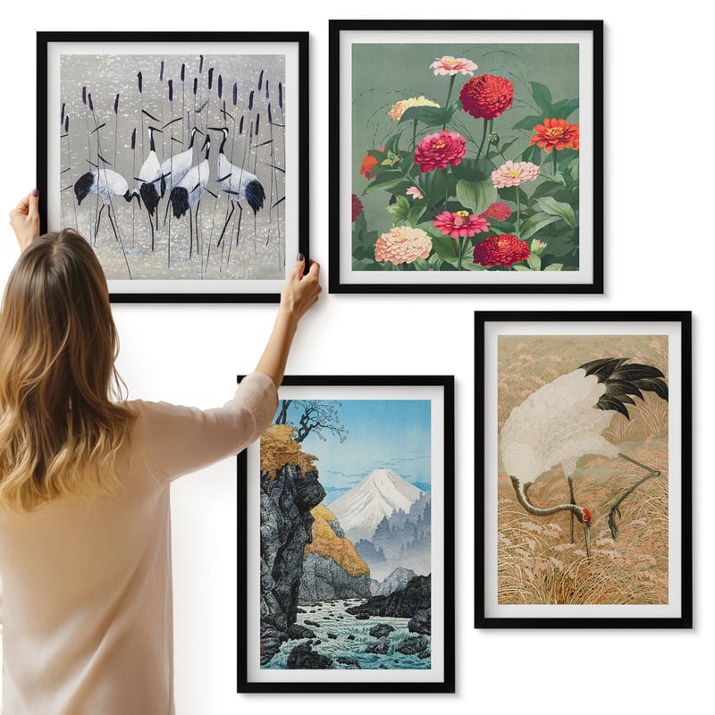 Galeria ścienna 4-częściowy komplet obrazów w czarnych ramach - Góry w krajobrazie rzeka kwiaty i żurawie w trawie - ArtPrintCave