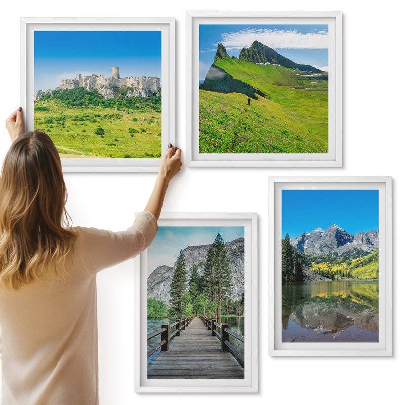 Galeria ścienna 4-częściowy komplet obrazów w białych ramach - Zielone wzgórza z zamkiem i górskimi krajobrazami - ArtPrintCave