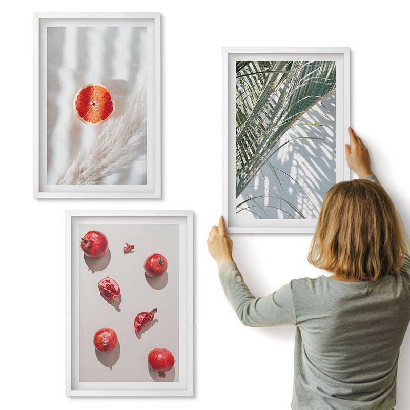 Galeria ścienna 3-częściowy komplet obrazów w białych ramach - Wakacyjne owoce tropikalne liście palmy - ArtPrintCave