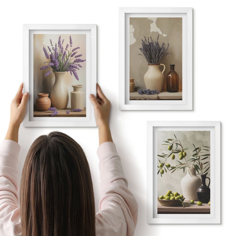 Galeria ścienna 3-częściowy komplet obrazów w białych ramach - Kwiaty w wazonach oliwki i naturalne dekoracje - ArtPrintCave