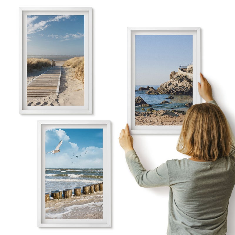 Galeria ścienna 3-częściowy komplet obrazów w białych ramach - Plaża z drewnianą ścieżką morze i klify nadmorskie - ArtPrintCave