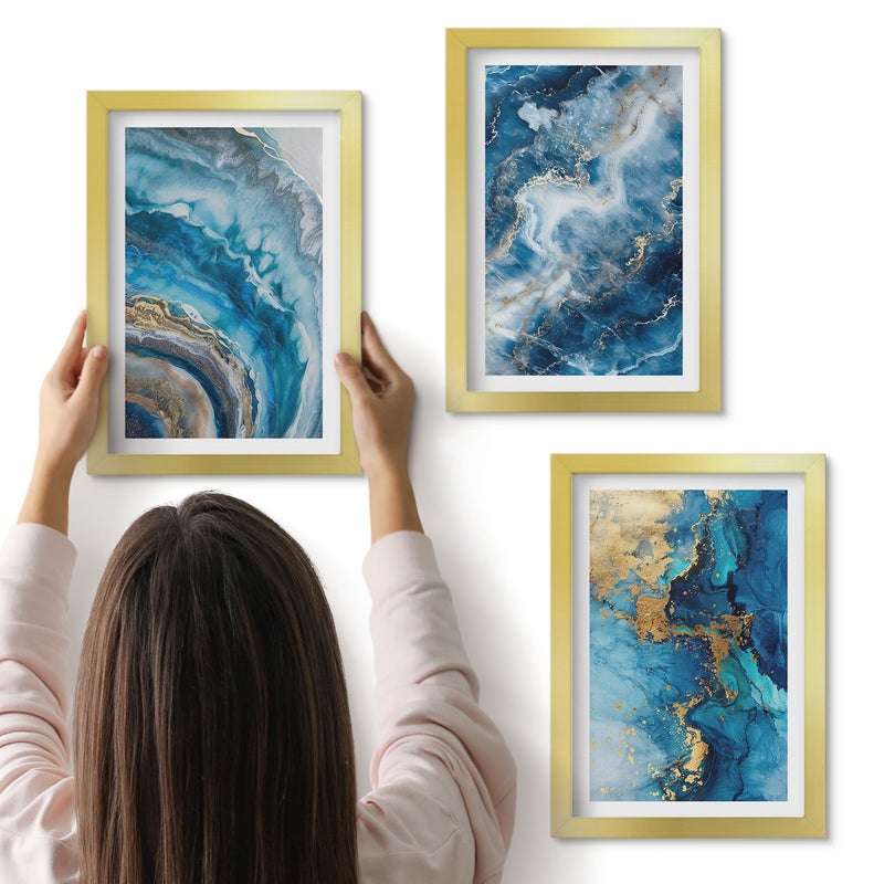 Galeria ścienna 3-częściowy komplet obrazów w złotych ramach - Niebieskie abstrakcyjne wzory w trzech obrazach - ArtPrintCave