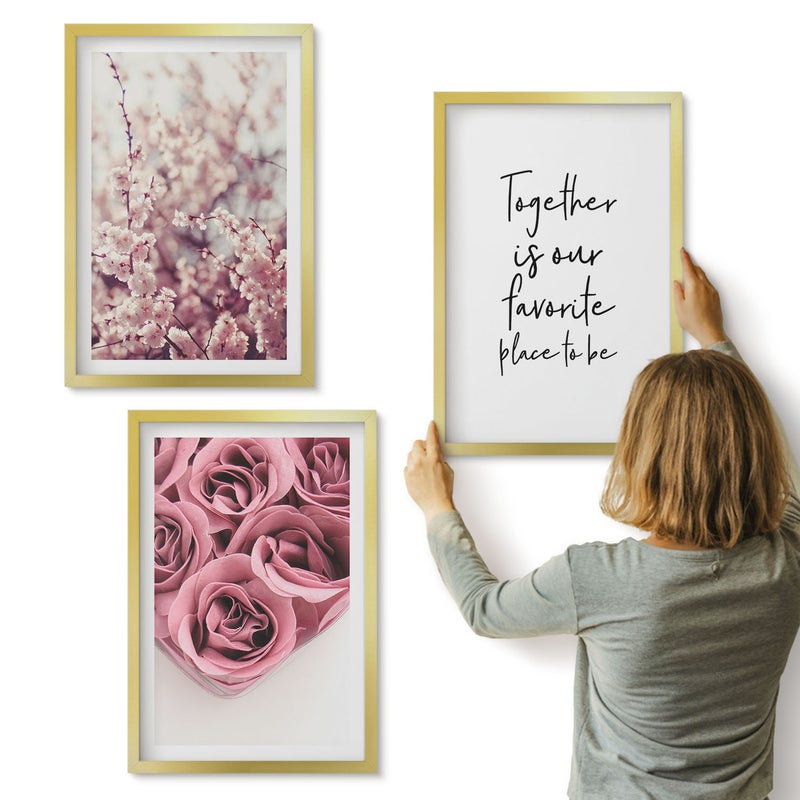 Galeria ścienna 3-częściowy komplet obrazów w złotych ramach - Kwiaty i bukiety róż z domowym napisem - ArtPrintCave