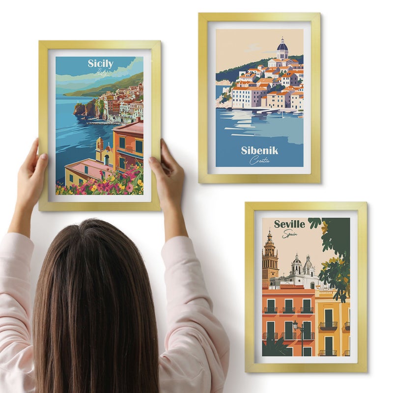 Galeria ścienna 3-częściowy komplet obrazów w złotych ramach - Krajobrazy miast europejskich z kolorowymi budynkami - ArtPrintCave