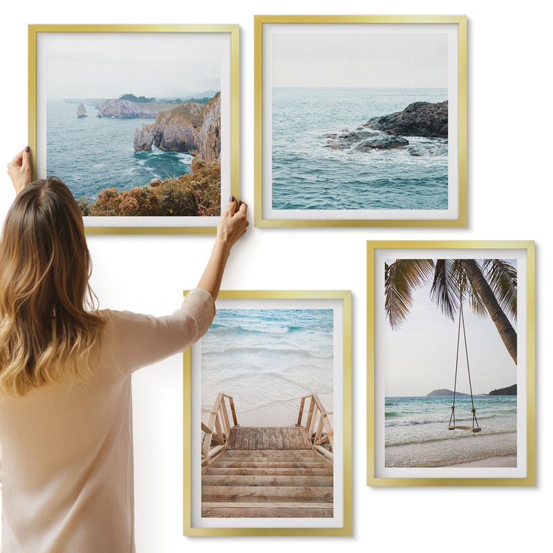 Galeria ścienna 4-częściowy komplet obrazów w złotych ramach - Schody na plażę widok na morze i huśtawka na palmie - ArtPrintCave