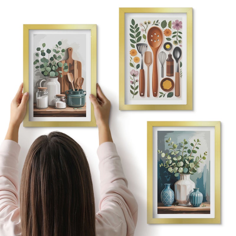 Galeria ścienna 3-częściowy komplet obrazów w złotych ramach - Kuchenne akcesoria z roślinami w stylu nowoczesnym - ArtPrintCave