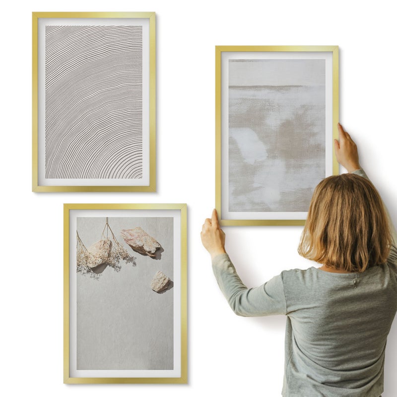 Galeria ścienna 3-częściowy komplet obrazów w złotych ramach - Piasek kamienie i wytarta tekstura boho styl - ArtPrintCave