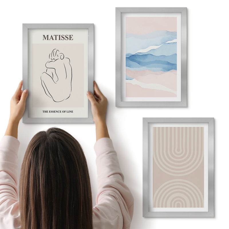 Galeria ścienna 3-częściowy komplet obrazów w srebrnych ramach - Linie i fale w pastelowych odcieniach z minimalistycznym akcentem - ArtPrintCave