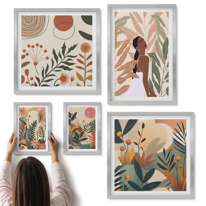 Galeria ścienna 5-częściowy komplet obrazów w srebrnych ramach - Styl boho z postacią i motywami roślinnymi - ArtPrintCave