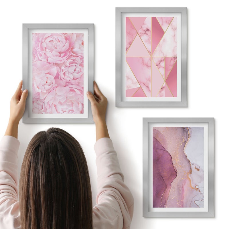 Galeria ścienna 3-częściowy komplet obrazów w srebrnych ramach - Różowe kwiaty piwonie geometryczne wzory - ArtPrintCave