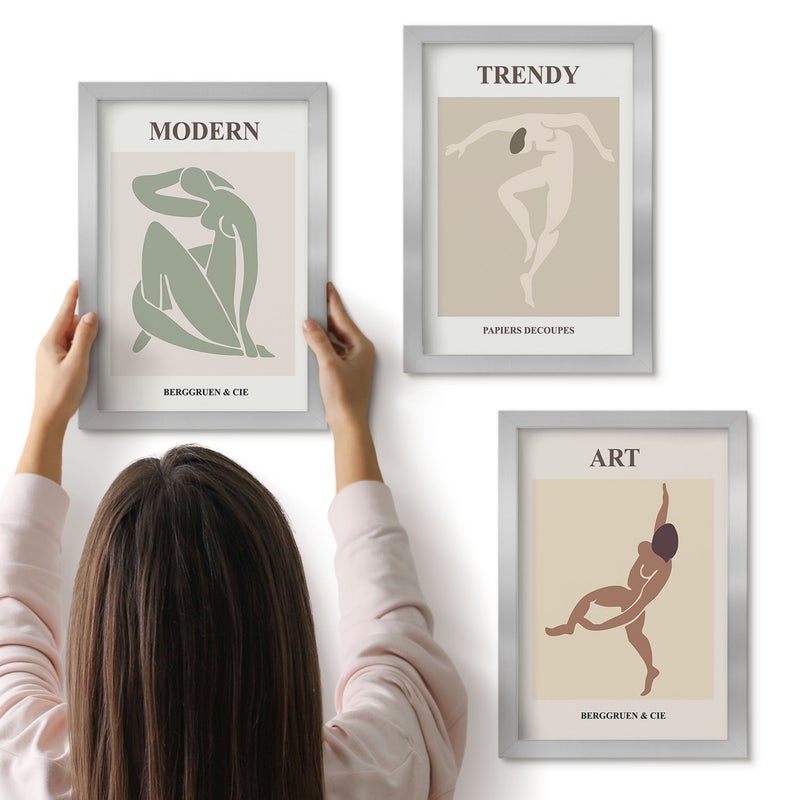 Galeria ścienna 3-częściowy komplet obrazów w srebrnych ramach - Stylowe postacie w minimalistycznych odcieniach - ArtPrintCave