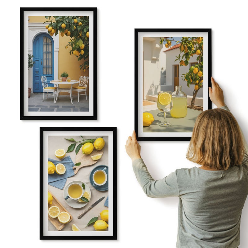 Galeria ścienna 3-częściowy komplet obrazów w czarnych ramach - Cytryny lemoniada niebieskich drzwi letnie widoki - ArtPrintCave