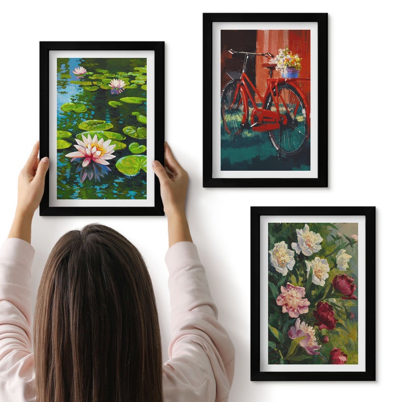 Galeria ścienna 3-częściowy komplet obrazów w czarnych ramach - Lilie na wodzie rower w ogrodzie kolorowe kwiaty - ArtPrintCave