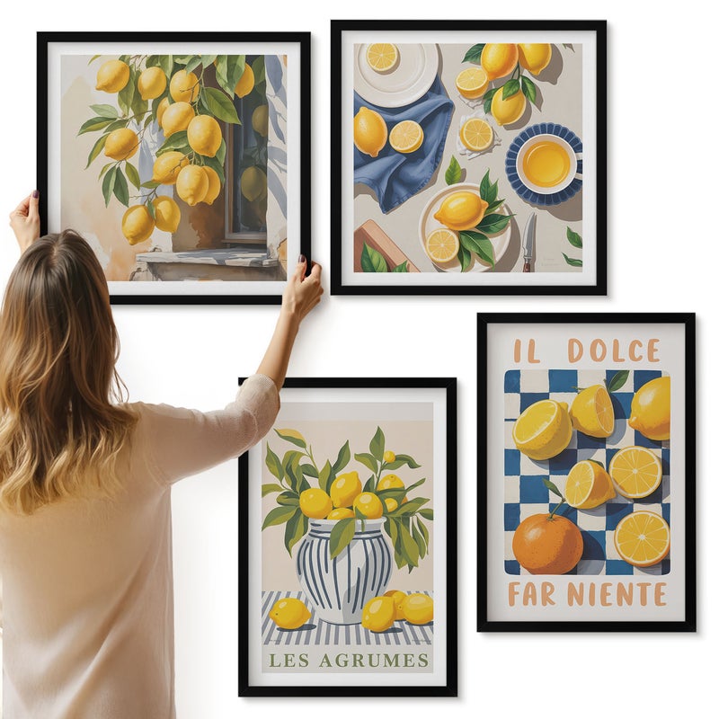 Galeria ścienna 4-częściowy komplet obrazów w czarnych ramach - Owoce cytrusowe w stylu retro z żółtymi akcentami - ArtPrintCave