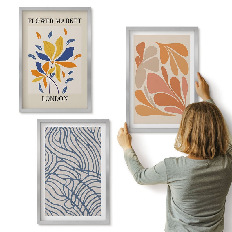 Galeria ścienna 3-częściowy komplet obrazów w srebrnych ramach - Kwiaty w stylu nowoczesnym z abstrakcyjnymi wzorami - ArtPrintCave