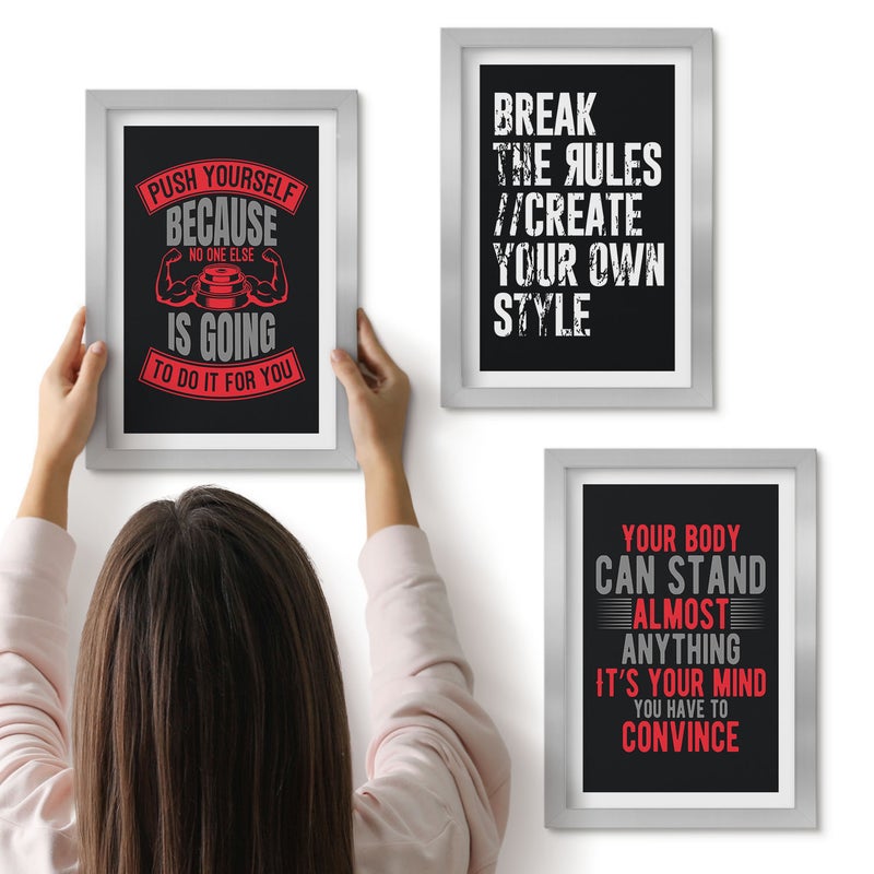 Galeria ścienna 3-częściowy komplet obrazów w srebrnych ramach - Motywacja do treningu i samorozwoju hasła - ArtPrintCave