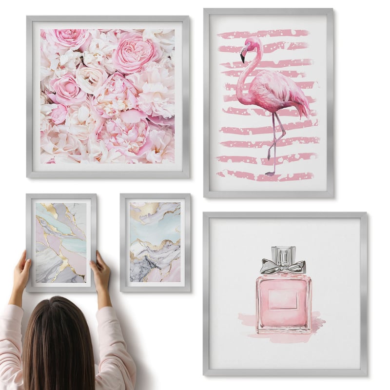 Galeria ścienna 5-częściowy komplet obrazów w srebrnych ramach - Stylowe akcenty w różowych odcieniach z kwiatami i flamingiem - ArtPrintCave