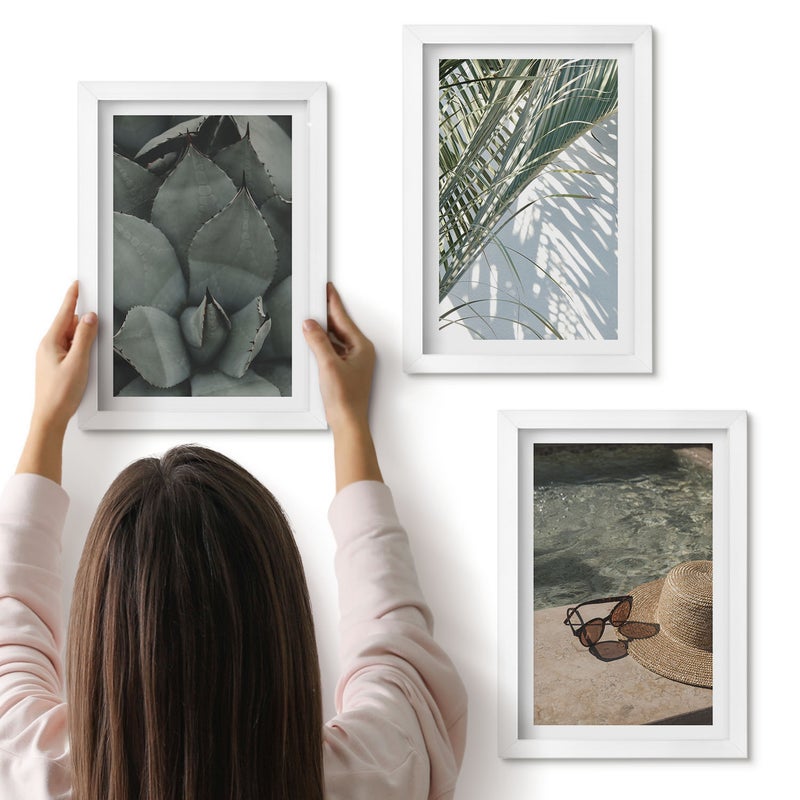 Galeria ścienna 3-częściowy komplet obrazów w białych ramach - Tropikalne rośliny i letnie wakacyjne akcenty - ArtPrintCave