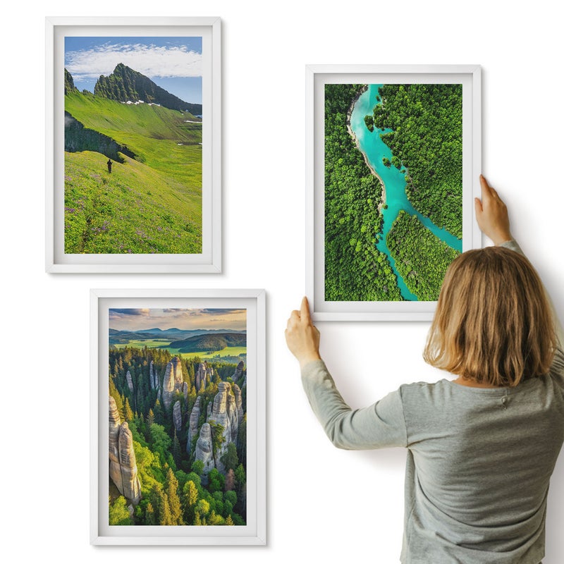 Galeria ścienna 3-częściowy komplet obrazów w białych ramach - Zielone krajobrazy górskie z rzeką i skałami - ArtPrintCave