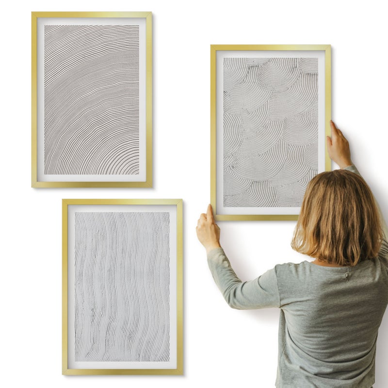 Galeria ścienna 3-częściowy komplet obrazów w złotych ramach - Wzory na piasku linearne struktury geometryczne - ArtPrintCave