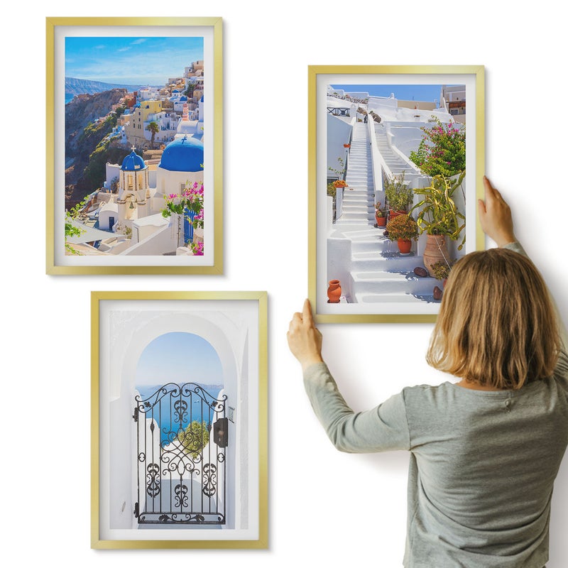 Galeria ścienna 3-częściowy komplet obrazów w złotych ramach - Widoki na Santorini Grecka architektura miasta Oia - ArtPrintCave