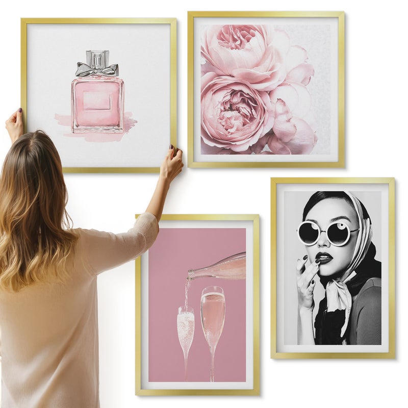 Galeria ścienna 4-częściowy komplet obrazów w złotych ramach - Stylowe kobiece akcesoria w odcieniach różu - ArtPrintCave