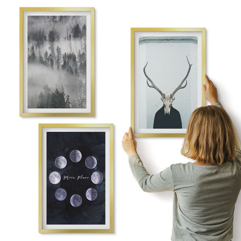Galeria ścienna 3-częściowy komplet obrazów w złotych ramach - Krajobraz leśny we mgle fazy księżyca czaszka jelenia - ArtPrintCave