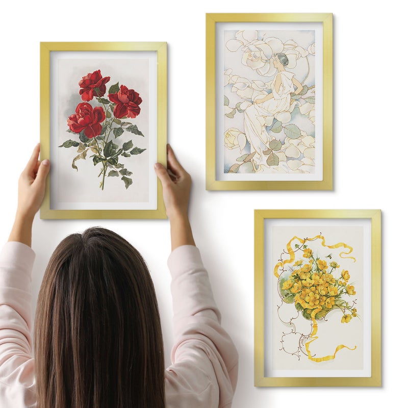 Galeria ścienna 3-częściowy komplet obrazów w złotych ramach - Róże w czerwieni postać w bieli żółte kwiaty w wazonie - ArtPrintCave