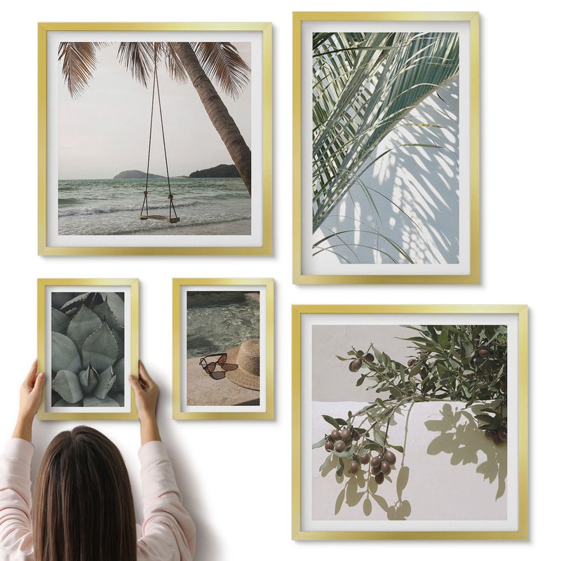 Galeria ścienna 5-częściowy komplet obrazów w złotych ramach - Tropikalne inspiracje relaks wśród roślinności i wody - ArtPrintCave