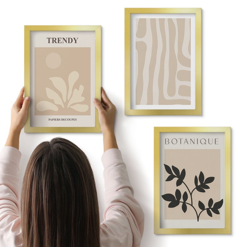 Galeria ścienna 3-częściowy komplet obrazów w złotych ramach - Stylowe wzory roślinne w odcieniach beżu i czerni - ArtPrintCave