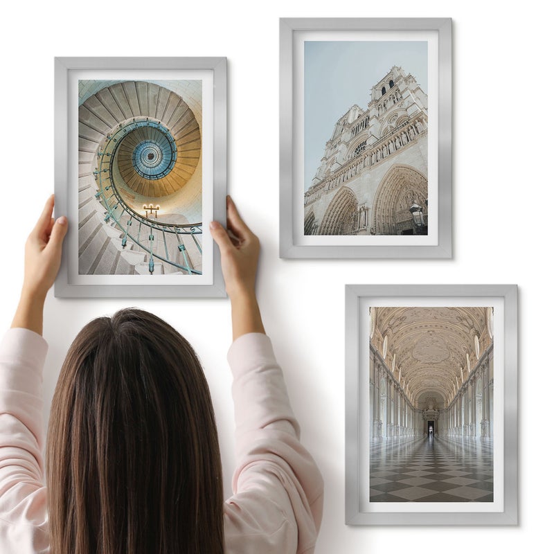 Galeria ścienna 3-częściowy komplet obrazów w srebrnych ramach - Schody spiralne katedry widok na fasadę budynku korytarz z kafelkami - ArtPrintCave