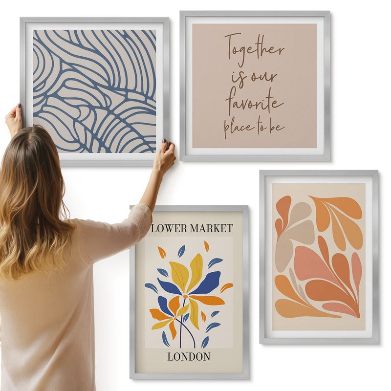 Galeria ścienna 4-częściowy komplet obrazów w srebrnych ramach - Kwiaty w stylu nowoczesnym z abstrakcyjnymi wzorami - ArtPrintCave