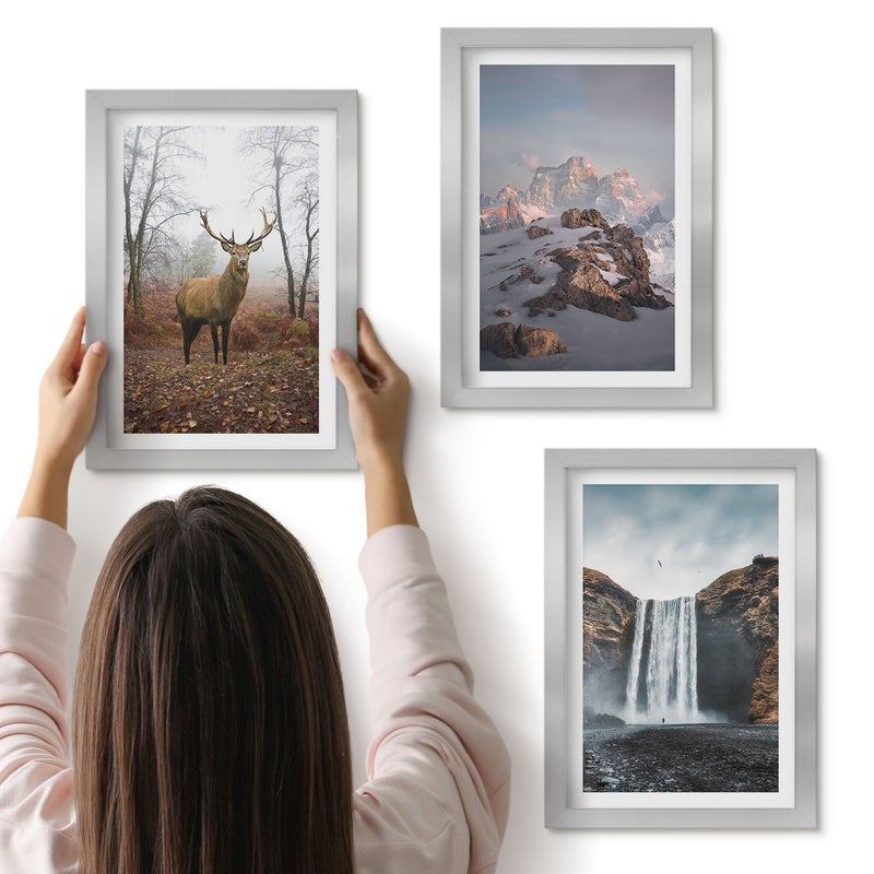 Galeria ścienna 3-częściowy komplet obrazów w srebrnych ramach - Naturalne dzikie krajobrazy góry jelenie i wodospady - ArtPrintCave
